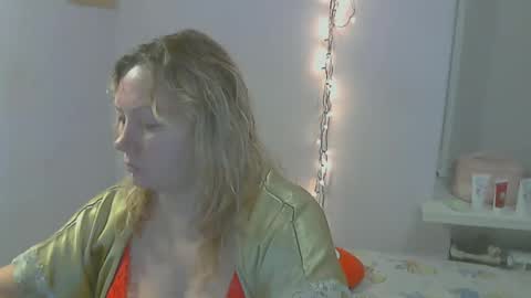 Snapshot of queen_jane8 chatting on 12/08/24, 06:17 queen_jane8 online show from 12/08/24, 06:17