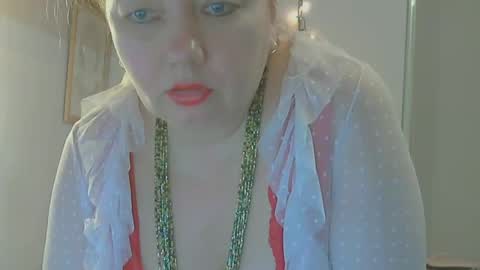 Snapshot of queen_jane8 chatting on 12/24/24, 02:44 queen_jane8 online show from 12/24/24, 02:44