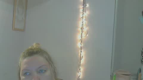 Snapshot of queen_jane8 chatting on 12/26/24, 09:37 queen_jane8 online show from 12/26/24, 09:37