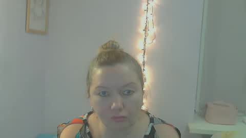 Snapshot of queen_jane8 chatting on 01/05/25, 02:19 queen_jane8 online show from 01/05/25, 02:19
