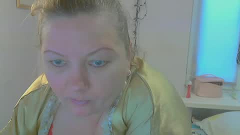 Snapshot of queen_jane8 chatting on 01/09/25, 10:52 queen_jane8 online show from 01/09/25, 10:52