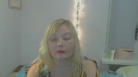 Snapshot of queen_jane8 chatting on 03/01/25, 04:00 queen_jane8 online show from 03/01/25, 04:00