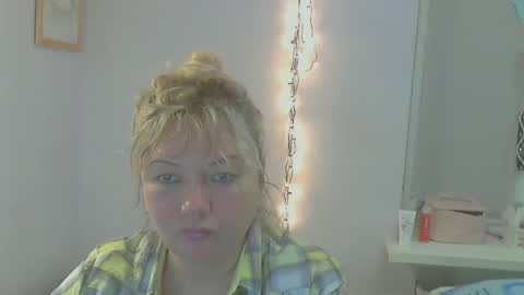 Snapshot of queen_jane8 chatting on 03/09/25, 05:06 queen_jane8 online show from 03/09/25, 05:06