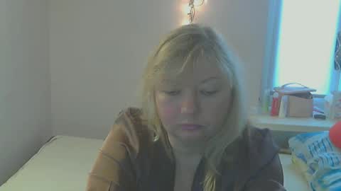 Snapshot of queen_jane8 chatting on 03/11/25, 11:44 queen_jane8 online show from 03/11/25, 11:44
