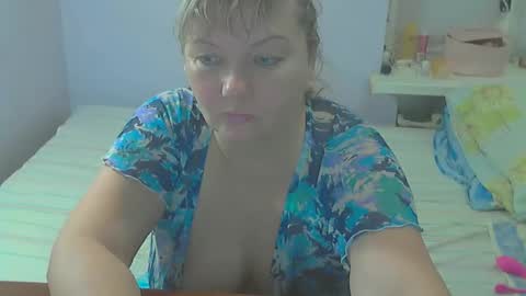 Snapshot of queen_jane8 chatting on 10/12/25, 12:04 queen_jane8 online show from 10/12/25, 12:04