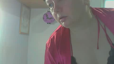 Snapshot of queen_jane8 chatting on 04/03/26, 09:29 queen_jane8 online show from 04/03/26, 09:29