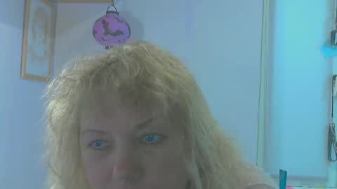 Snapshot of queen_jane8 chatting on 05/10/26, 02:33 queen_jane8 online show from 05/10/26, 02:33