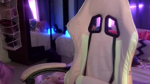 Snapshot of queen_kur chatting on 09/13/25, 05:46 QueenHennessy online show from 09/13/25, 05:46