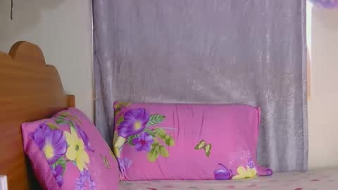 Snapshot of queen_leilani chatting on 09/17/25, 10:50 queen_leilani online show from 09/17/25, 10:50