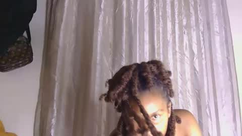 Snapshot of queen_leilani chatting on 10/10/25, 09:25 queen_leilani online show from 10/10/25, 09:25