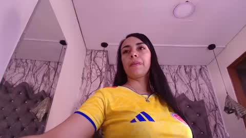 Snapshot of queen_nyxx chatting on 06/18/26, 02:01 QueenNyx online show from 06/18/26, 02:01