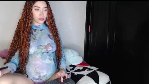 Snapshot of queen_of_m111lk chatting on 11/13/25, 01:37 queen_of_m111lk online show from 11/13/25, 01:37