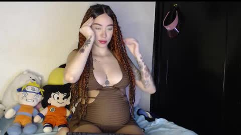 Snapshot of queen_of_m111lk chatting on 11/18/25, 01:11 queen_of_m111lk online show from 11/18/25, 01:11