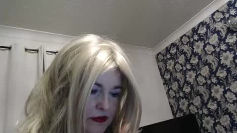 Snapshot of queen_of_the_deck chatting on 06/01/26, 02:46 Topaz blue dreamo989n999 online show from 06/01/26, 02:46
