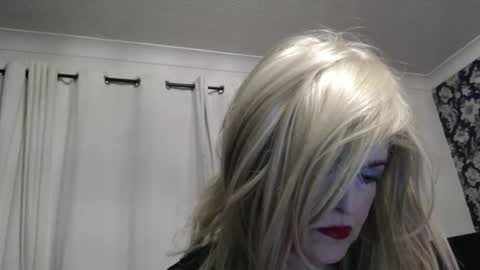 Snapshot of queen_of_the_deck chatting on 06/03/26, 02:25 Topaz blue dreamo989n999 online show from 06/03/26, 02:25