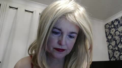 Snapshot of queen_of_the_deck chatting on 06/26/26, 02:16 Topaz blue dreamo989n999 online show from 06/26/26, 02:16