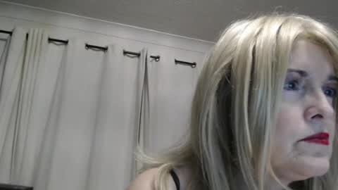 Snapshot of queen_of_the_deck chatting on 07/03/26, 01:34 Topaz blue dreamo989n999 online show from 07/03/26, 01:34