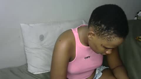 queen_polite online show from 11/18/25, 01:04