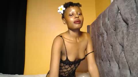 Snapshot of queen_sashavixen chatting on 02/02/26, 05:55 queen_sashavixen online show from 02/02/26, 05:55