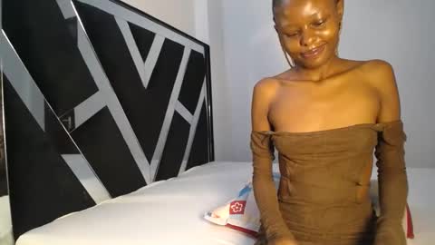Snapshot of queen_sashavixen chatting on 05/16/26, 04:50 queen_sashavixen online show from 05/16/26, 04:50