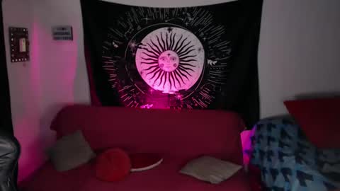 Snapshot of queen_zafiro88 chatting on 03/01/25, 03:32 Zafiro ILL BROADCAST UNTIL DECEMBER Onlyfans online show from 03/01/25, 03:32