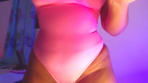 Snapshot of queenalya_ chatting on 09/14/25, 12:43 Ahlya online show from 09/14/25, 12:43