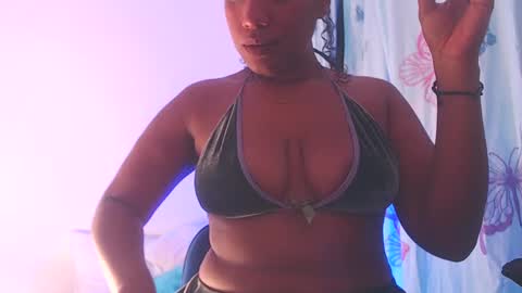 Snapshot of queenalya_ chatting on 09/27/25, 11:21 Ahlya online show from 09/27/25, 11:21