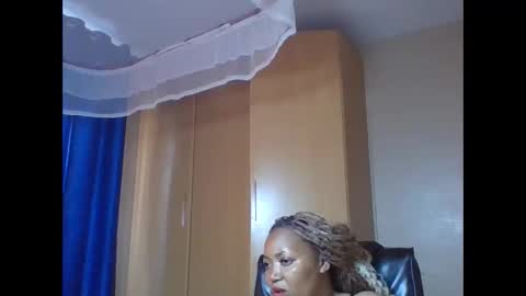 Queenbebony2 online show from 04/19/26, 09:30