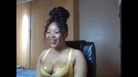 Queenbebony2 online show from 04/28/26, 07:24