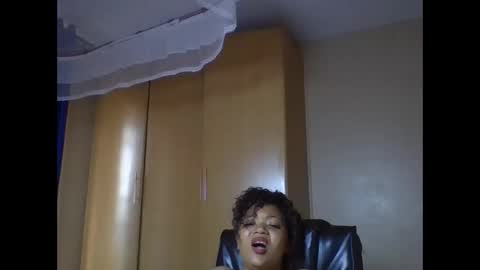 Queenbebony2 online show from 04/30/26, 06:53
