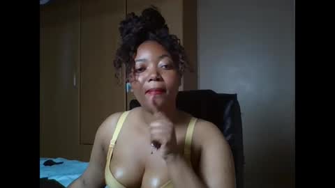 Queenbebony2 online show from 05/12/26, 04:20