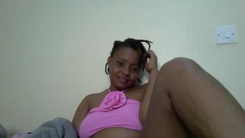 Snapshot of queenbeiby05 chatting on 11/04/25, 07:13 queen online show from 11/04/25, 07:13