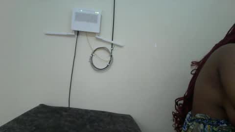 Snapshot of queenbeiby05 chatting on 11/18/25, 06:01 queen online show from 11/18/25, 06:01