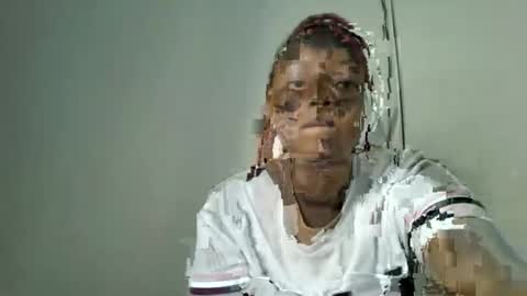 Snapshot of queenbeiby05 chatting on 11/23/25, 08:30 queen online show from 11/23/25, 08:30