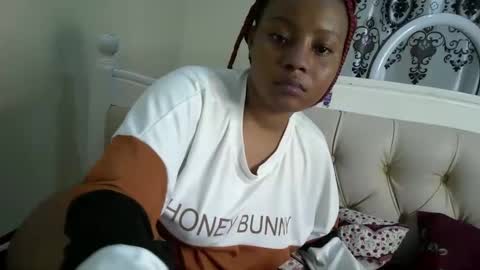 Snapshot of queenbeiby05 chatting on 11/25/25, 12:32 queen online show from 11/25/25, 12:32