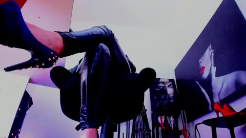 Misscatsnow online show from 01/14/26, 02:17