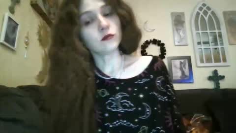 queencrimsonlvx online show from 04/15/26, 11:28