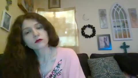 queencrimsonlvx online show from 04/21/26, 12:11