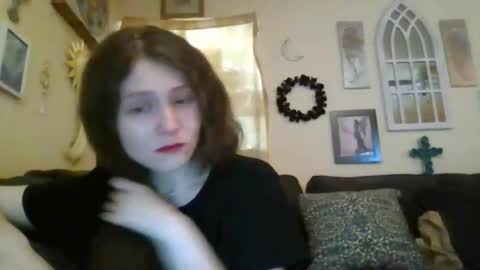Snapshot of queencrimsonlvx chatting on 04/25/26, 10:07 queencrimsonlvx online show from 04/25/26, 10:07
