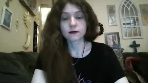 Snapshot of queencrimsonlvx chatting on 04/26/26, 02:42 queencrimsonlvx online show from 04/26/26, 02:42