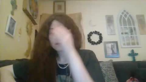 Snapshot of queencrimsonlvx chatting on 05/01/26, 07:29 queencrimsonlvx online show from 05/01/26, 07:29