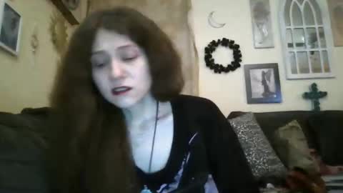 Snapshot of queencrimsonlvx chatting on 05/05/26, 02:14 queencrimsonlvx online show from 05/05/26, 02:14