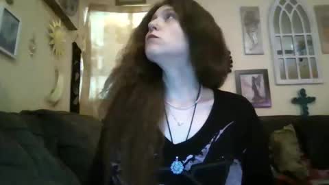 Snapshot of queencrimsonlvx chatting on 05/06/26, 02:19 queencrimsonlvx online show from 05/06/26, 02:19