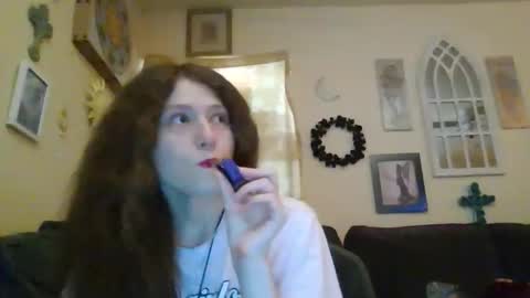 Snapshot of queencrimsonlvx chatting on 05/10/26, 10:31 queencrimsonlvx online show from 05/10/26, 10:31
