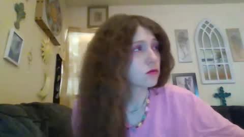 Snapshot of queencrimsonlvx chatting on 05/15/26, 03:02 queencrimsonlvx online show from 05/15/26, 03:02