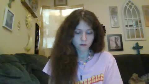 Snapshot of queencrimsonlvx chatting on 05/19/26, 03:57 queencrimsonlvx online show from 05/19/26, 03:57
