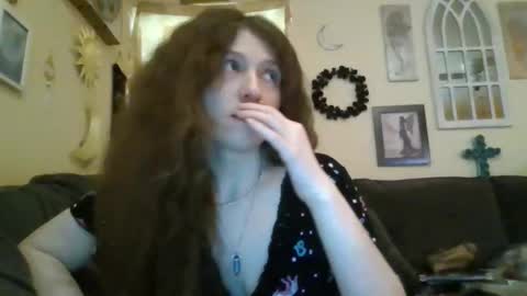 Snapshot of queencrimsonlvx chatting on 05/20/26, 08:31 queencrimsonlvx online show from 05/20/26, 08:31