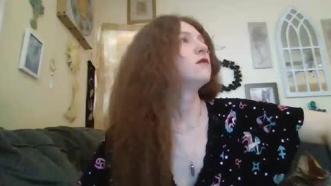 Snapshot of queencrimsonlvx chatting on 05/21/26, 12:50 queencrimsonlvx online show from 05/21/26, 12:50