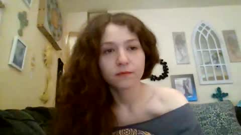 Snapshot of queencrimsonlvx chatting on 05/31/26, 09:49 queencrimsonlvx online show from 05/31/26, 09:49