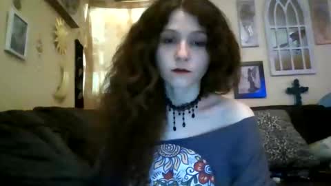 Snapshot of queencrimsonlvx chatting on 06/01/26, 10:17 queencrimsonlvx online show from 06/01/26, 10:17